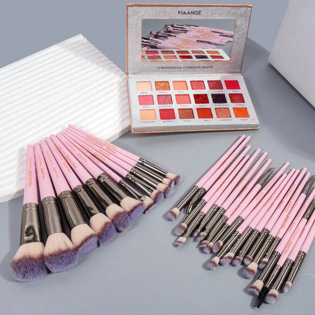 Shein - Set De Brochas De Maquillaje Profesional Maange De 30 Piezas