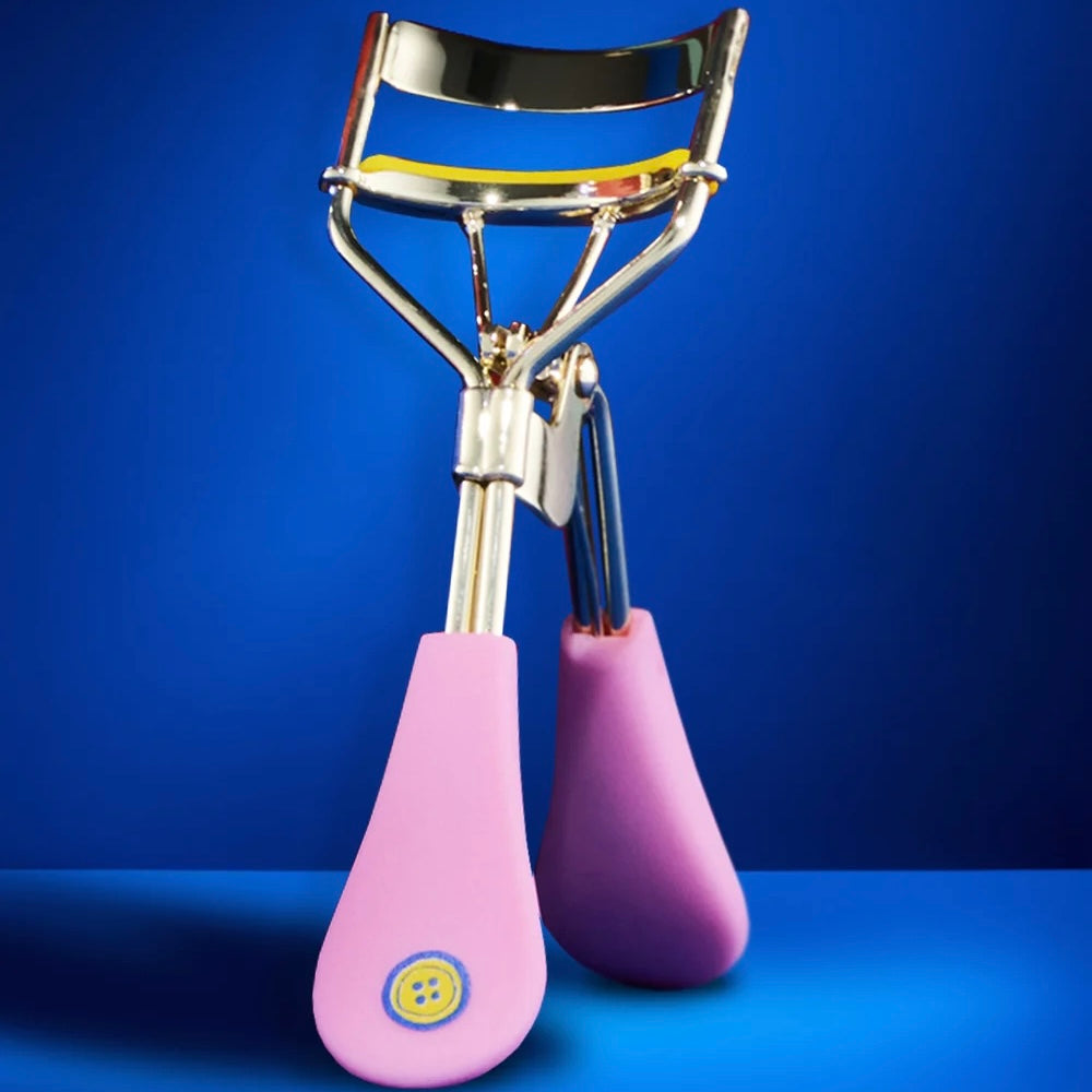 BEAUTY CREATIONS X CORALINE - ONE EYE OPEN EYELASH CURLER **BAJO-PEDIDO**