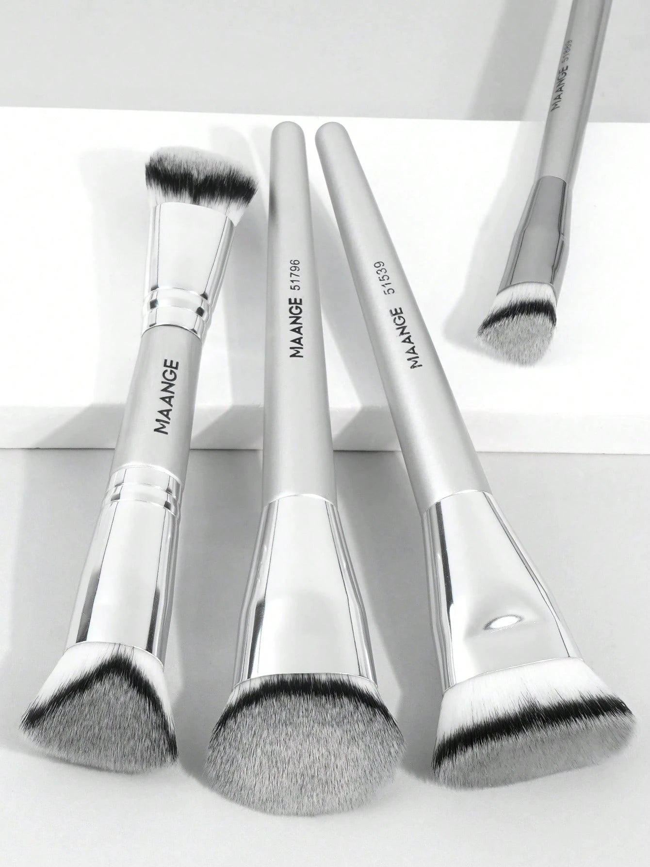 MAANGE - Set de 4 Brochas Profesionales