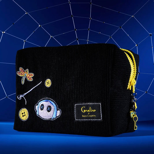BEAUTY CREATIONS X CORALINE "THREADFUL" COSMETIC BAG **BAJO-PEDIDO**