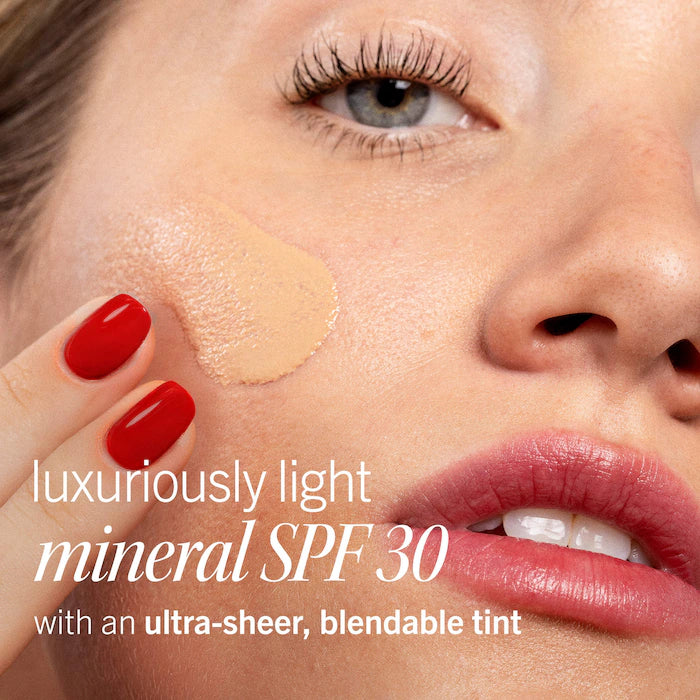 First Aid Beauty - Ultra Light Liquid Mineral Sunscreen with Zinc Oxide SPF 30 **BAJO-PEDIDO**
