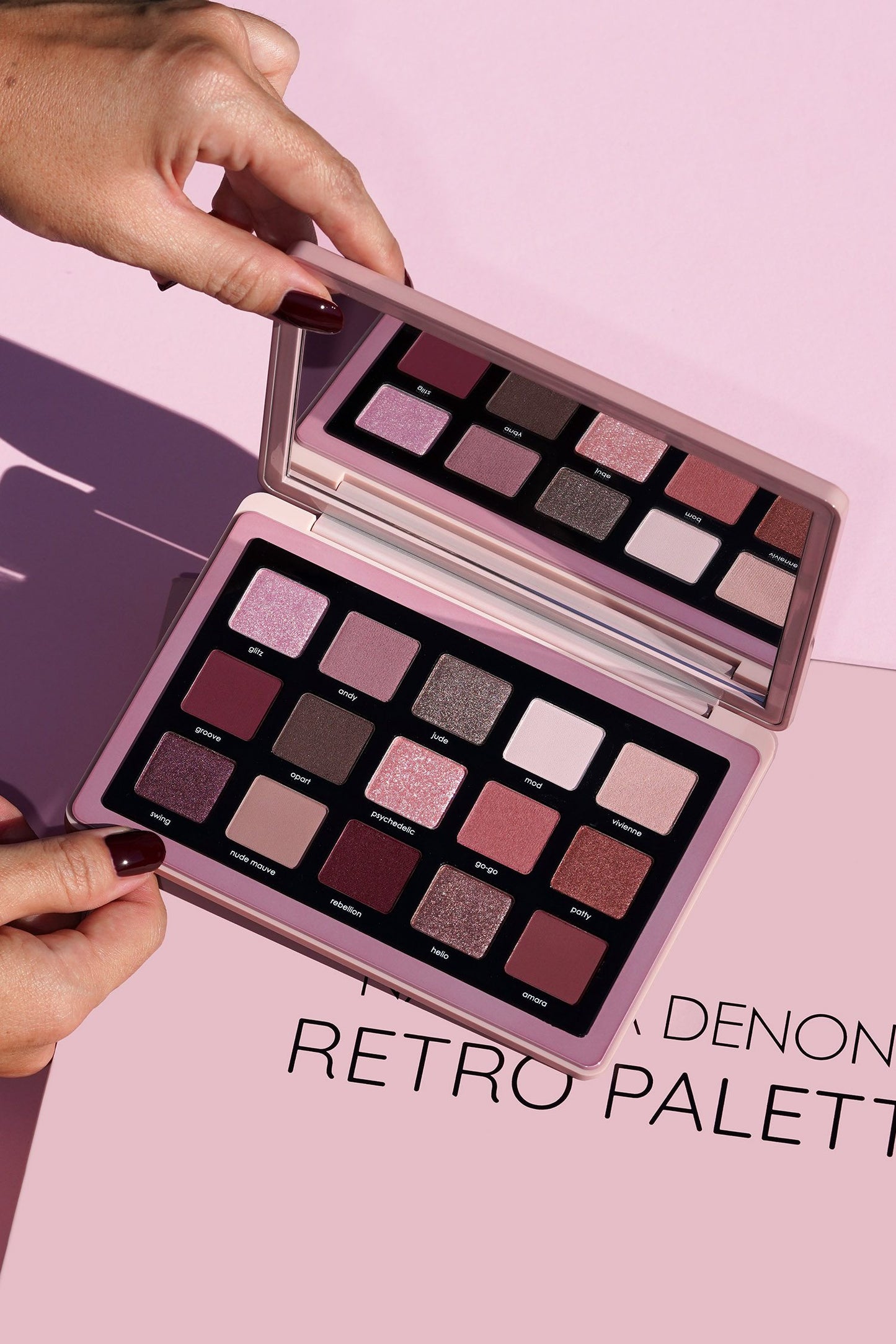 ✨Natasha Denona - Retro Eyeshadow Palette DAÑADA DE UN TONO