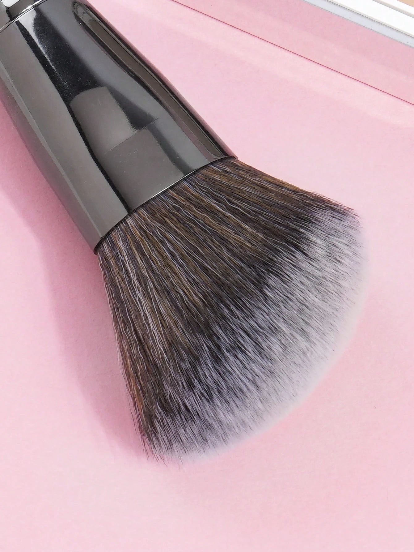 MAANGE - Angled Powder Brush