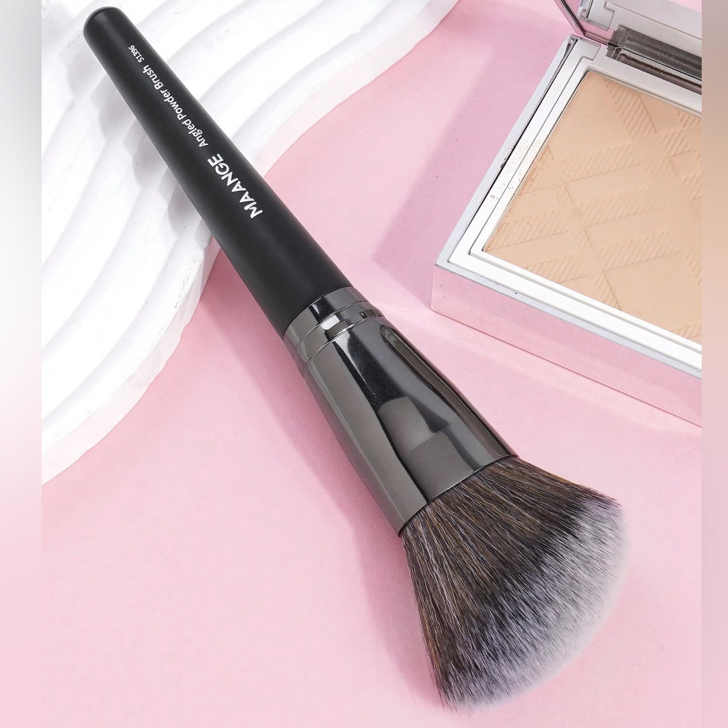 MAANGE - Angled Powder Brush